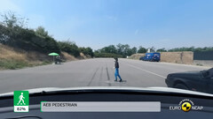 La Model Y è stata testata anche con pedoni di piccola taglia (immagine: Euro NCAP)