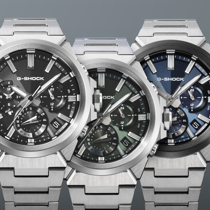 La gamma Casio G-Shock G-Steel GST-W1000D da sinistra a destra: il modello nero GST-W1000D-1A, il modello verde GST-W1000D-3A e il modello blu GST-W1000AD-2A.