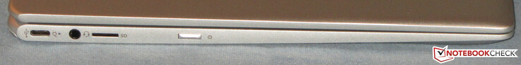 A sinistra: USB 3.1 Gen 1 Type-C, jack cuffie, lettore schede microSD, pulsante accensione