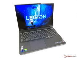 In recensione: Lenovo Legion 7 16IAX7. Il dispositivo per la recensione è stato fornito da Lenovo Germania.