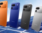 Il Tecno Spark 50 Pro è disponibile nei colori Arancione Dinamico, Blu Notte, Nero Inchiostro, Grigio Titanio (da sinistra a destra) e Bianco Nube (non raffigurato).