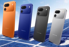 Il Tecno Spark 50 Pro è disponibile nei colori Arancione Dinamico, Blu Notte, Nero Inchiostro, Grigio Titanio (da sinistra a destra) e Bianco Nube (non raffigurato).