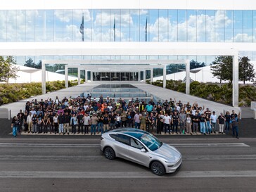 Produzione del Model Y L presso il Giga Texas