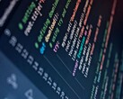 Primo piano di uno schermo che mostra il codice sorgente Python evidenziato a colori