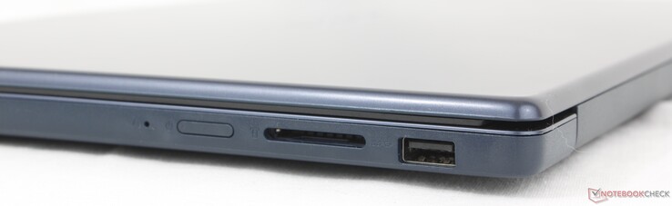 A destra: OneKey Recovery, pulsante di accensione, lettore di schede SD, USB-A (5Gbps)