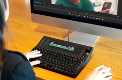 La Vision Board combina un display LCD touchscreen con una tastiera meccanica e una manopola del volume. (Fonte: Valmond su Makuake)
