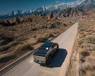 Uno Starlink Mini di SpaceX su un Cybertruck Tesla (Fonte: SpaceX)