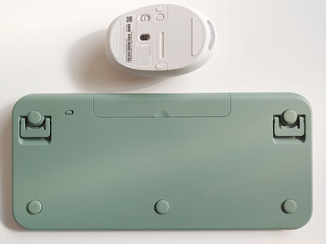 Pulsanti di alimentazione sul fondo. (Fonte: Notebookcheck)