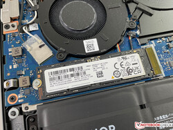 L'unità SSD M.2-2280 (PCIe 4.0) può essere sostituita.