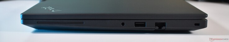 destra: audio da 3,5 mm, USB-A 3.2 Gen 1, RJ45-Ethernet, blocco Kensington