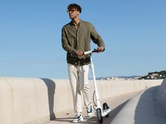 Lo scooter elettrico OKAI NEON LITE ES10 ha un&#039;autonomia di 30 km (~19 miglia). (Fonte: OKAI)