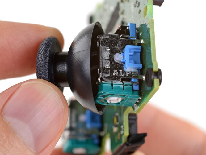 Sony si rifornisce di joystick DualSense da Alps. (Fonte immagine: iFixit)