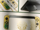 La Nintendo Switch OLED Legend of Zelda: Tears of the Kingdom Edition è stata mostrata online (immagine via Reddit)