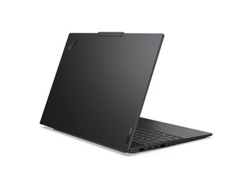 Il ThinkPad E16 Gen 4 dispone di porte USB-C, USB-A e HDMI