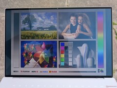 All'aperto, con un cielo molto nuvoloso