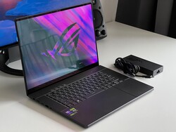 Recensione di Asus ROG Zephyrus G16 2024. Dispositivo di prova fornito da Asus Germania.