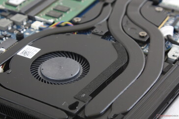 Doppia ventola con quattro tubi termici condivisi tra CPU e GPU