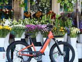 La e-bike Momentum Vida E+ offre un'autonomia totale di 55 miglia (88,5 km) con una singola carica (Fonte: Momentum)