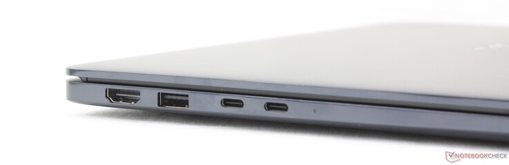 A sinistra: HDMI 2.1, USB-A 3.2 Gen. 1, 2 porte USB-C Thunderbolt 4 con DisplayPort 2.1 + Power Delivery