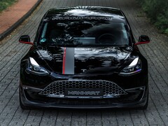 L'azienda tedesca ha presentato un kit di tuning con diversi miglioramenti visivi per la Tesla Model 3 Performance (Immagine: Manhart Performance)