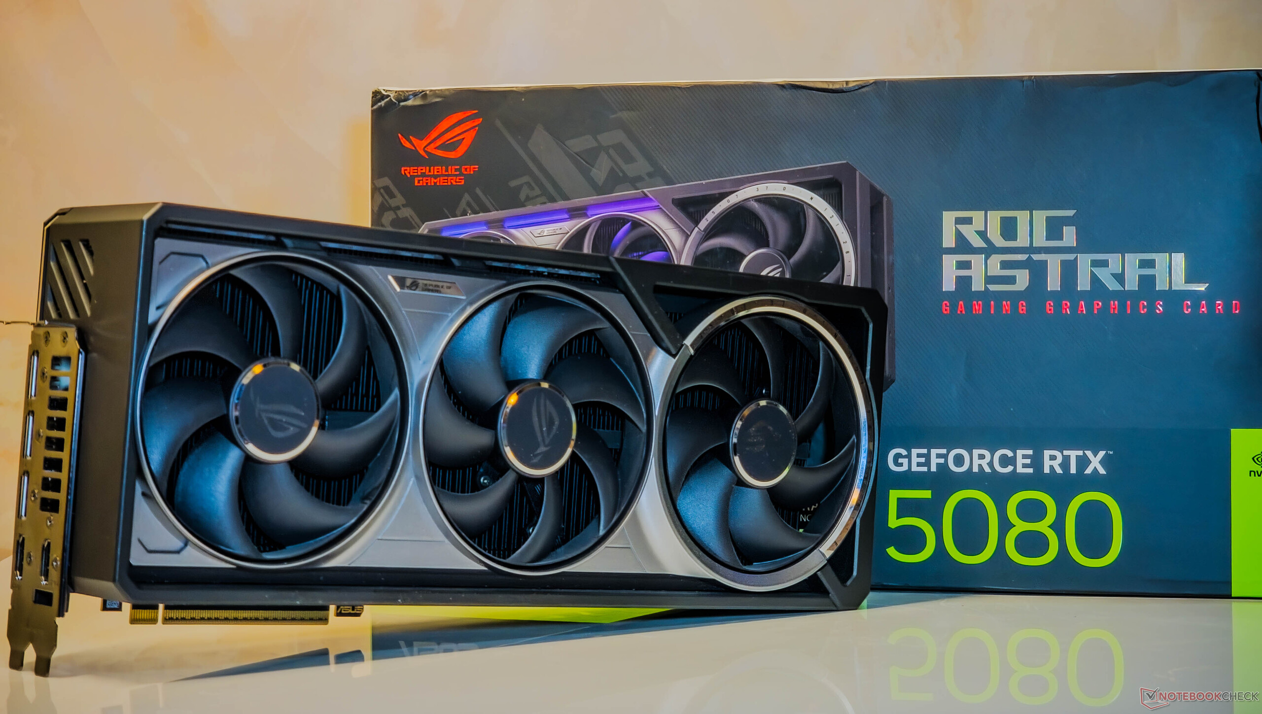 Asus ROG Astral GeForce RTX 5080 OC in recensione