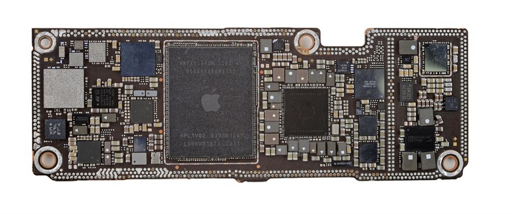 La produzione di Apple A16 Bionic costa circa 102 dollari, di cui meno di 30 centesimi vanno ad ARM. (Immagine: iFixit)