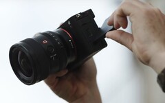 L'ultima aggiunta di Sony alla sua linea di compatte full-frame è la A7C R da 61 MP, destinata alla fotografia di fascia alta. (Fonte: Sony)