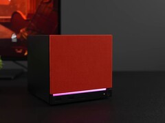 Mini PC Steam Machine con pannello frontale rosso e illuminazione RGB
