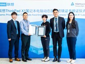 I membri dello staff Lenovo ricevono il nuovo premio. (Fonte: TUV Rheinland)
