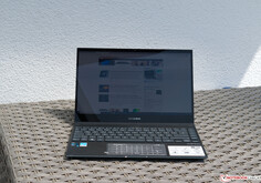 L'Asus ZenBook Flip 13 UX363 all'ombra