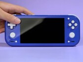 L'Anbernic RG 55G1 nella tonalità Indigo, una delle tre varianti di colore in cui sarà disponibile.