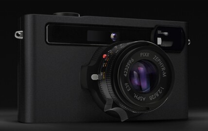 La fotocamera a telemetro full-frame Pixii Max.