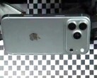 Un’importante fuga di notizie da Apple offre una prima presunta anteprima dell’iPhone 18 Pro. Sono trapelate anche immagini dell’interno del dispositivo.