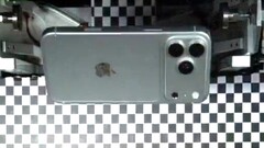 Un’importante fuga di notizie da Apple offre una prima presunta anteprima dell’iPhone 18 Pro. Sono trapelate anche immagini dell’interno del dispositivo.
