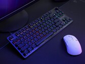 Tastiera da gioco Turtle Beach Vulcan II TKL accanto al mouse su un desktop