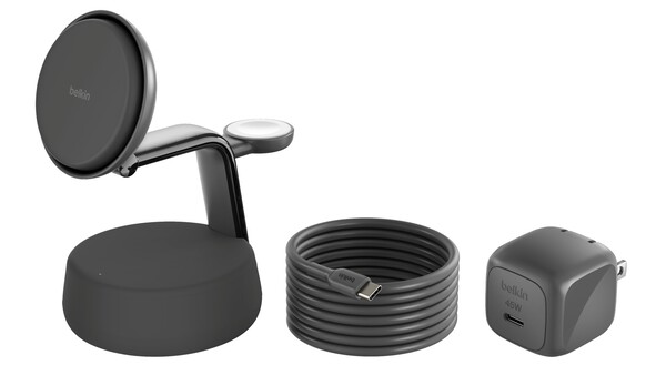 Il dock di ricarica magnetico Belkin UltraCharge Pro 3-in-1 è dotato di un cavo USB-C e di un adattatore da 45W. (Fonte: Belkin)