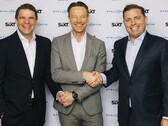 Accordo Sixt-Stellantis siglato: Alexander Sixt (Co-CEO Sixt), Uwe Hochgeschurtz (Chief Operating Officer Stellantis, Europa allargata), Konstantin Sixt (Co-CEO Sixt) - da sinistra a destra.