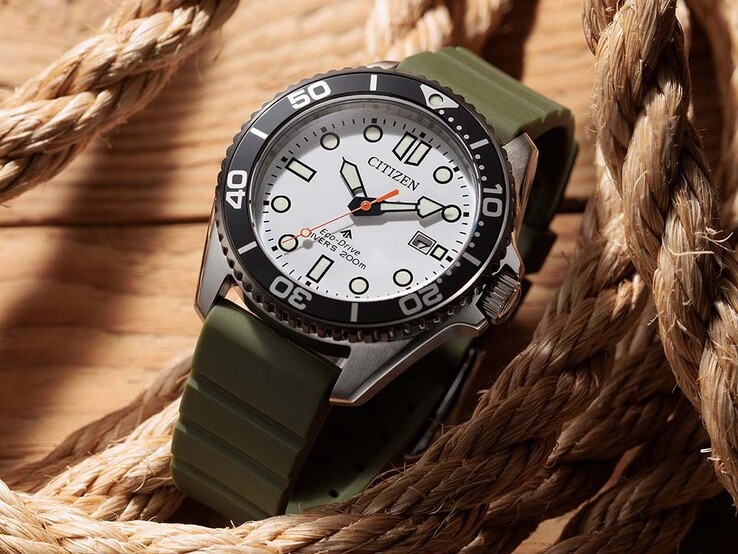 Orologio subacqueo Citizen Promaster Marine BN0265-00A con quadrante bianco, lunetta nera, cassa in acciaio inossidabile e cinturino verde oliva intrecciato a forma di corda.