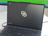 Il Lenovo ThinkPad T14 Gen 7, con Linux Mint.