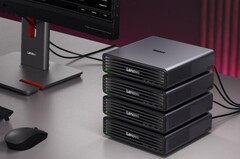 È possibile raggruppare in un cluster fino a quattro mini PC Lenovo ThinkCentre X Ultra per ottenere un potente server di intelligenza artificiale.