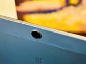 Perché, ad esempio, il OnePlus Pad Lite ha una striscia di plastica piuttosto larga sul suo involucro di metallo? (Fonte: Notebookcheck)