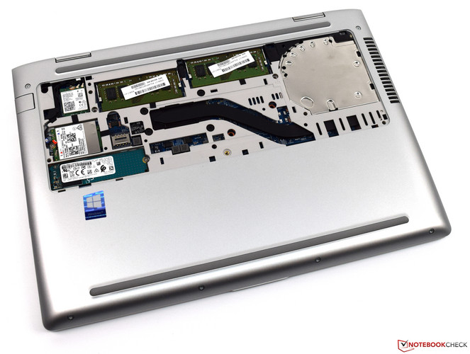 Manutenzione semplice: uno sguardo all'HP ProBook x360 440 G1 con la cover di manutenzione rimossa