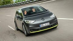 Volkswagen prevede di lanciare la più potente VW ID.3 GTX l&#039;anno prossimo, quando la compatta elettrica è pronta per il suo primo facelift (Immagine: Volkswagen)