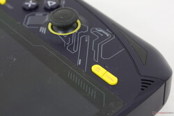 Il pulsante Turbo lancia OneXConsole, mentre il pulsante immediatamente successivo lancia la tastiera su schermo