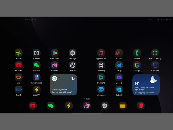 Uno screenshot a risoluzione apparentemente inferiore a quella nativa sul display interno di un Galaxy Z TriFold.