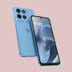 Il Moto G17 Power nella colorazione Pantone Alaskan Blue (fonte: Motorola)