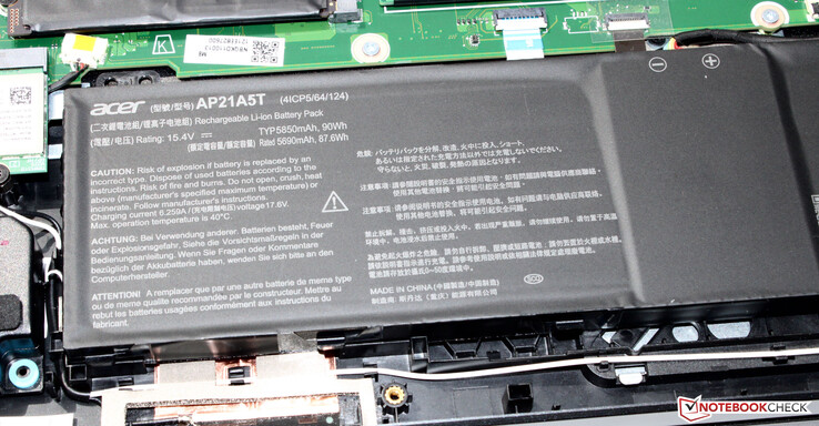 La batteria ha una capacità di 90 Wh.