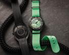 Il nuovo Doxa Sub 300 Carbon Seafoam Limited edition (nella foto) viene fornito con due opzioni di cinturino. (Fonte: Watches of Switzerland)