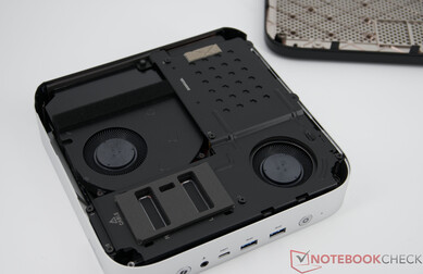 Minisforum M2 Pro senza copertura della base