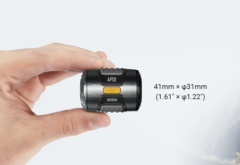 La pompa d'aria AP01 è eccezionalmente compatta, ma richiede un power bank.